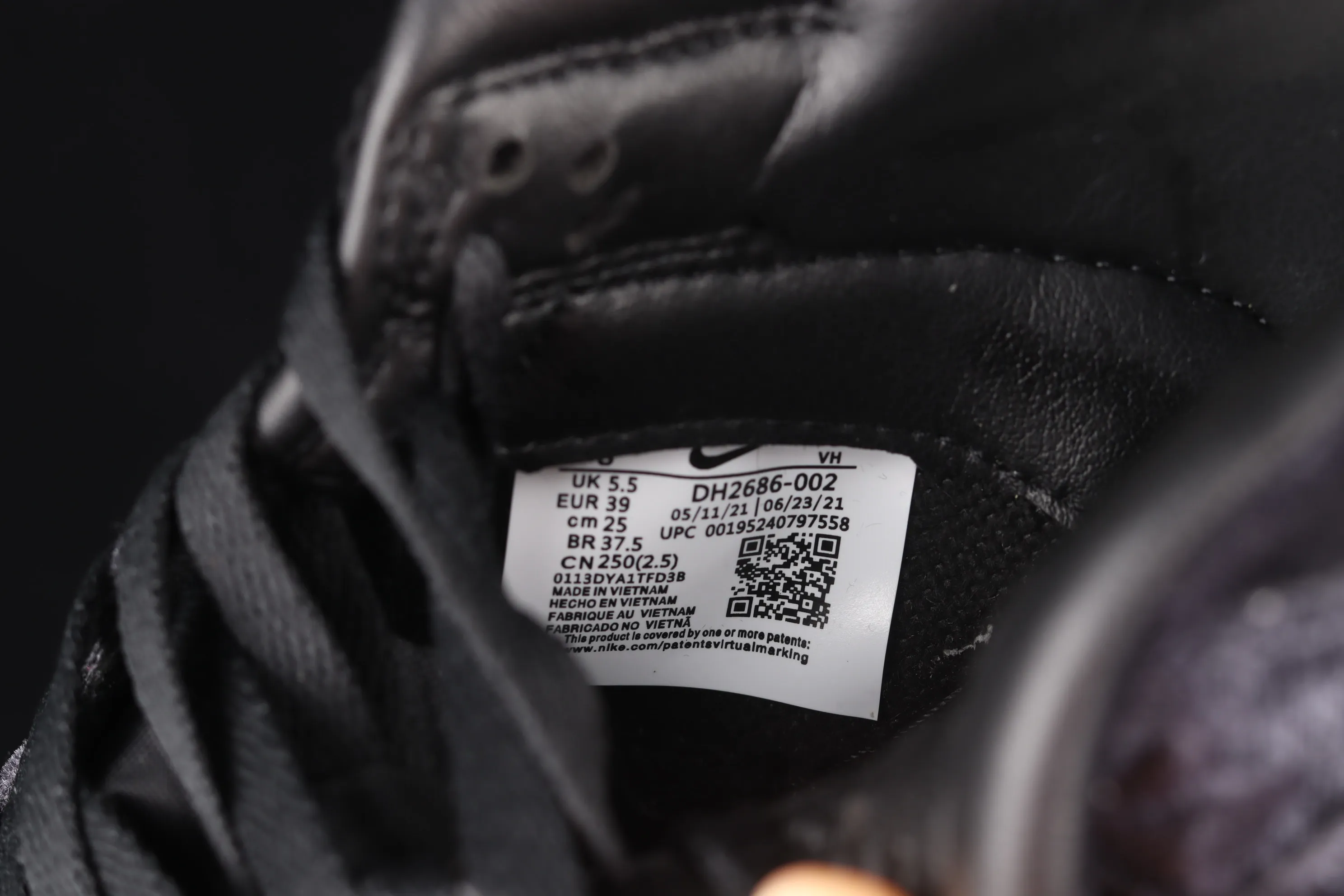 All categories Nk SB Dunk Series Nk SB Dunk Low Low-top skate shoes Pure original version Dover Street Market x Nk Dunk Low "Triple Black" Black Valentine's Day SB Dunk Series low-top skate shoes DH2686-002